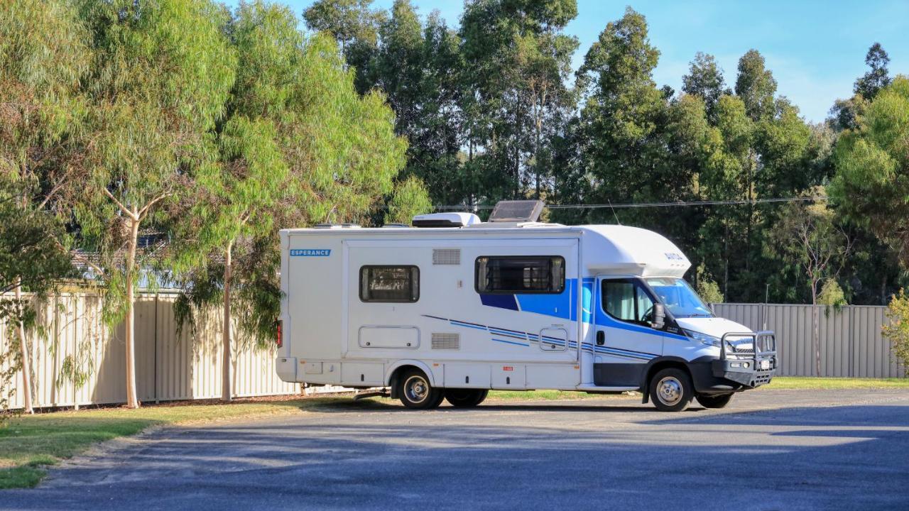 New Crossing Place Motel