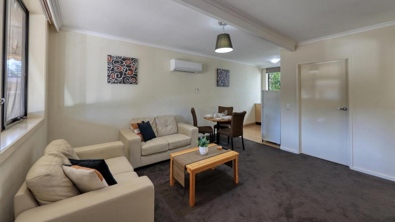 New Crossing Place Motel 4*