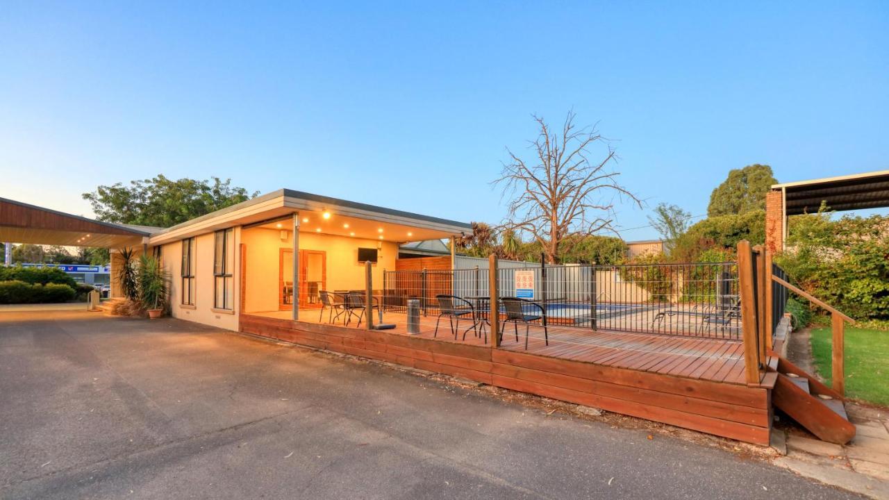 New Crossing Place Motel