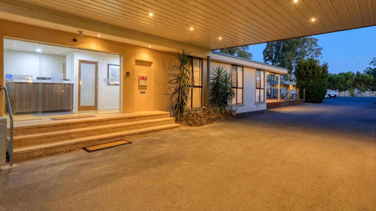New Crossing Place Motel